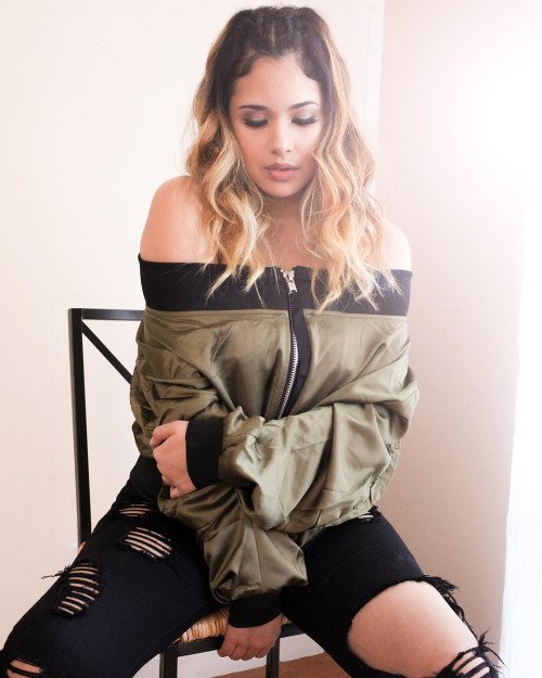 sourcejvillegas's tweet photo. samthephotographer: @jasminevillegas |kaylasablan #jasminev #photoshoot#fashion #studio #samthephotographer (via IG) #jvupdates https://t.co/31aMfl3Uuw