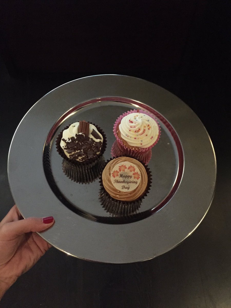 Travesiascom's tweet photo. ¡Los dejaron en la puerta! En Londres también celebran #Thanksgiving @visitlondon #VisitLondon #GrosvenorHouseSuites by @Jumeirah https://t.co/Vn5YsjGXbJ