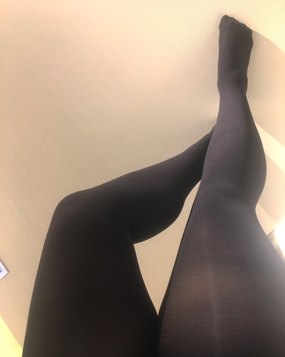 nylondomme's tweet photo. What's thanksgiving without a couple of 🍗?https://t.co/auHIUShoKl #nylons #spantyhose #tights #opaques #legs #feet #tightsfetish #footfetish https://t.co/7mO2m7CXkJ