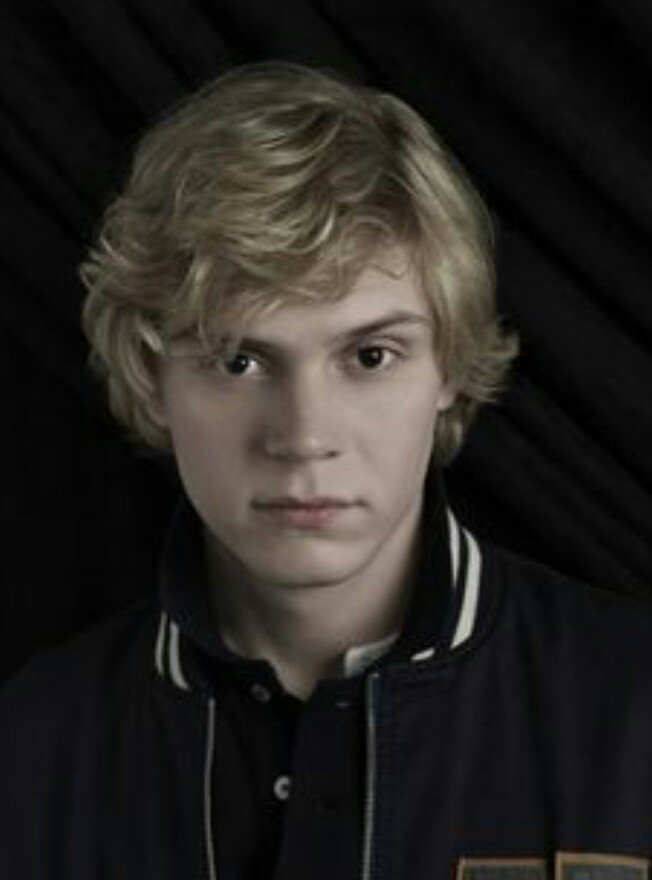 ScoppetsHere's tweet photo. Evan Peters, o homem mais lindo que você respeita. https://t.co/aWNFLLZvV8