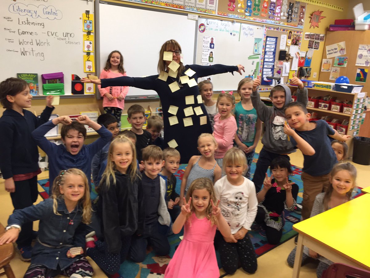 MrsHamilton8's tweet image. Learning and engagement go hand in hand #wecanputpositsonourteacher #writinglesson #okaywewilllisten #sd23 @JodieSieben @brucemckay13