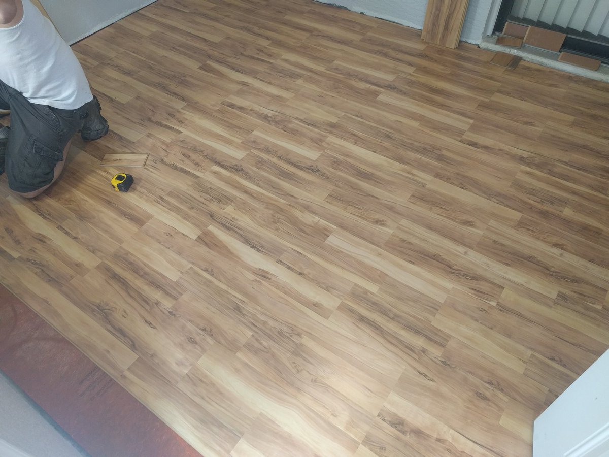 sushimacro's tweet photo. Almost done, finished flooring and just needs some more paint :D https://t.co/W2yEN8h6jW