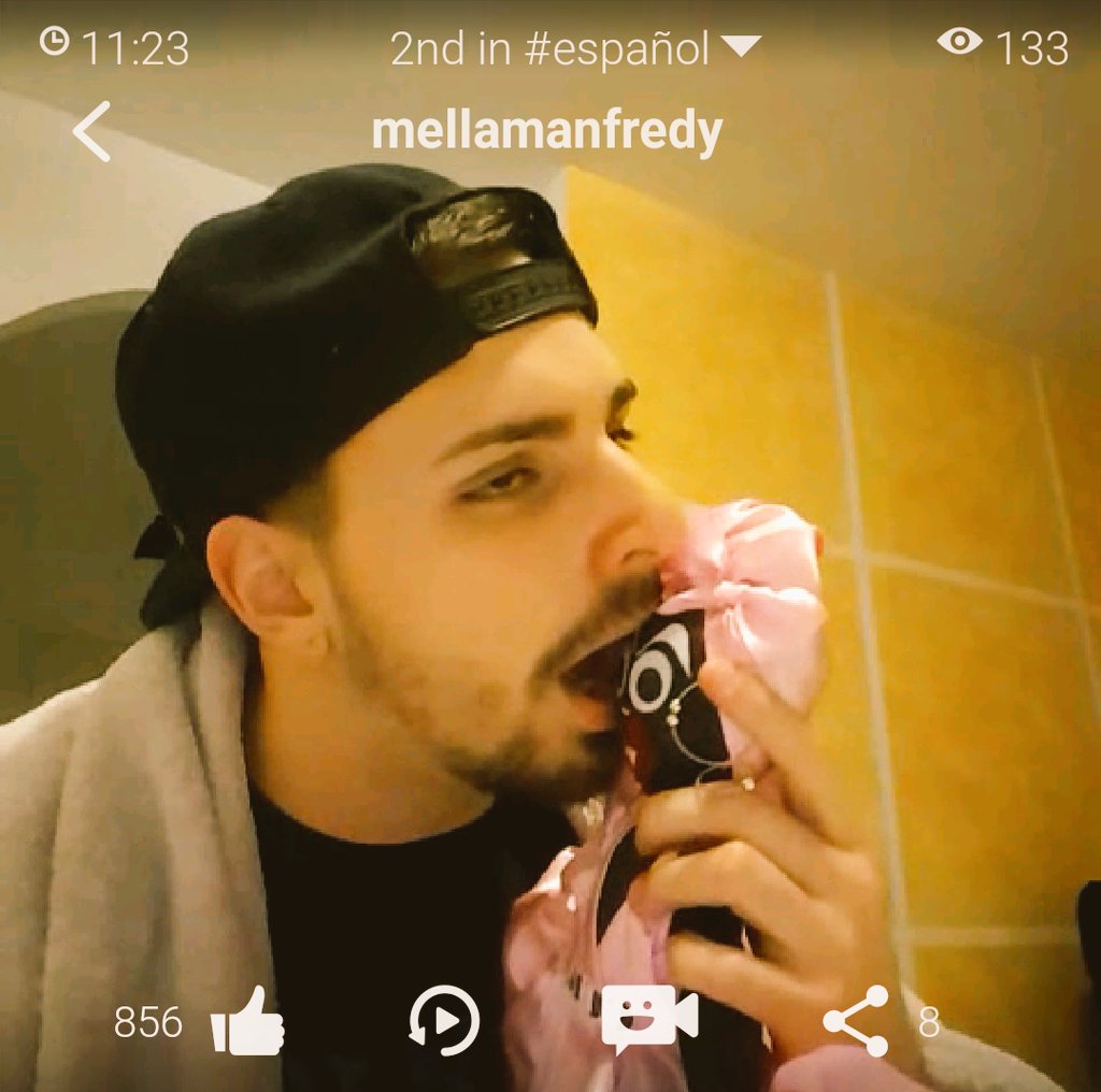 Jackzle's tweet photo. Mi novio @mellamanfredy  esta en @YouNow 😱💜
Y si .... demuestra amor por la #muñecacubana 😍💜󾓦😂 https://t.co/LJTbHOymNZ