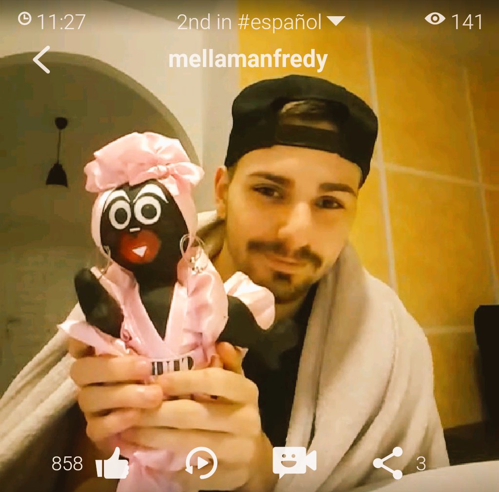 Jackzle's tweet photo. Mi novio @mellamanfredy  esta en @YouNow 😱💜
Y si .... demuestra amor por la #muñecacubana 😍💜󾓦😂 https://t.co/LJTbHOymNZ