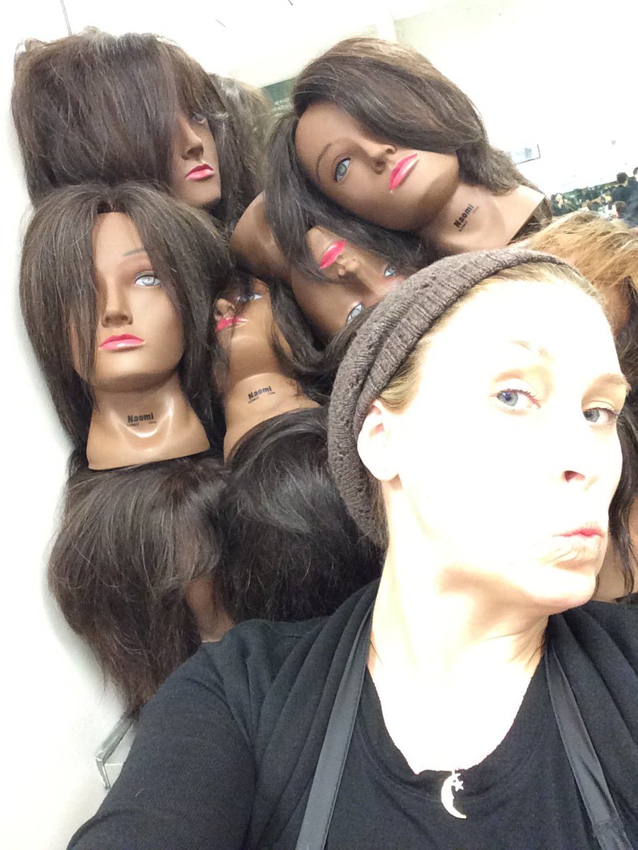 rand0m_citiz3n's tweet photo. Hanging with Naomi's.... little freaky https://t.co/Zj5EECaJl4