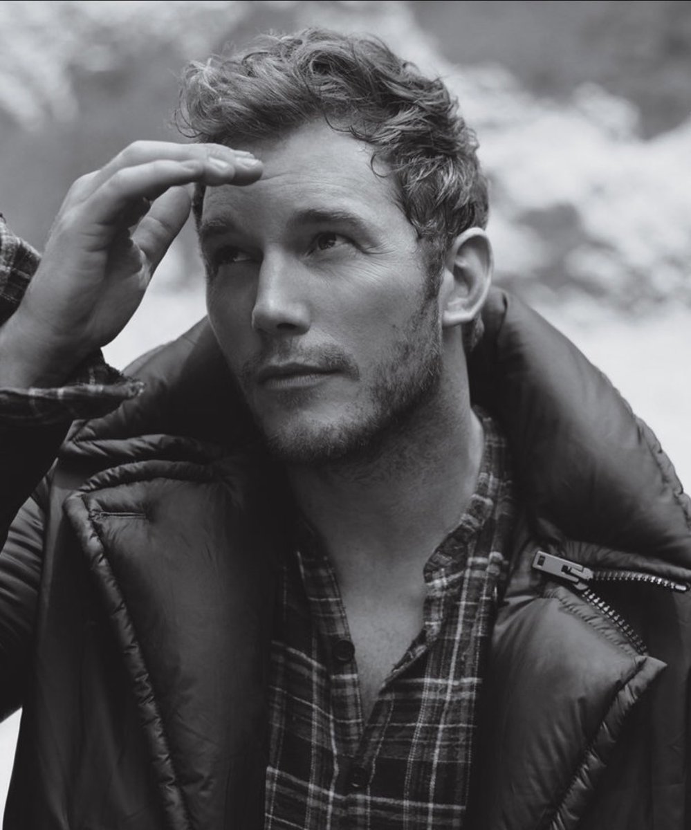 OhRowe's tweet image. This Thanksgiving I'm thankful for my baby sister's Instagram obsession. I'm not thankful for her telling me the filter is to hide my age. 😅