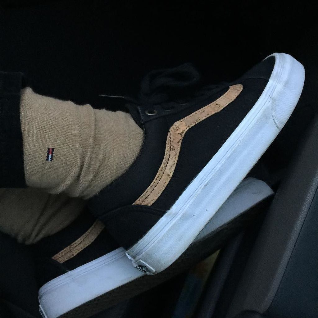 Geninja's tweet photo. Favorite color combo 🎱🏉 #vans #vansgirl #tommyhilfiger https://t.co/TGz5qU1xtr