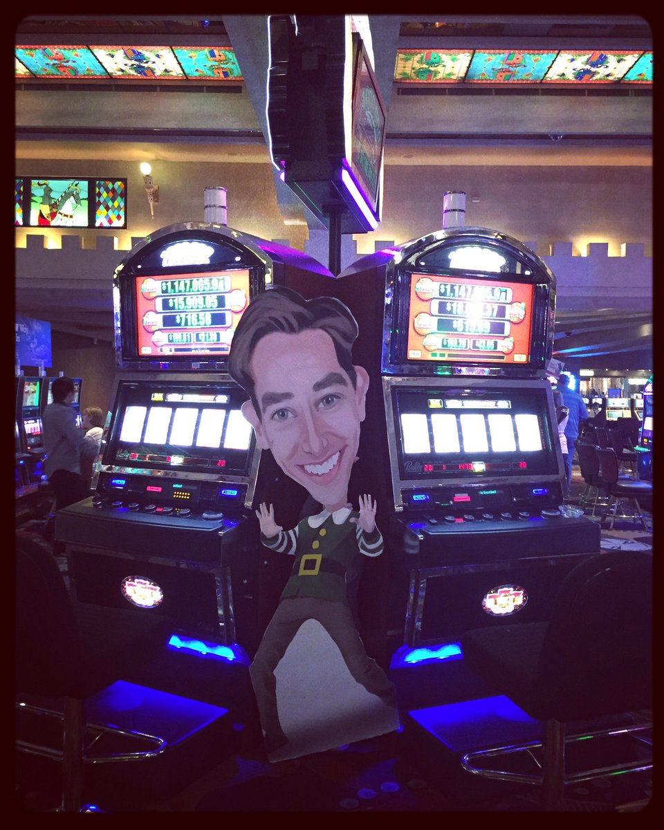 AudgeFitzHagan's tweet photo. Ooooh, #RyanElf is all a flutter ๐ค #VegasBaby #RyanElfOnTour #LateLateToyShow #ToyShowSnap #feelinglucky @rte https://t.co/Ze7WGfoV4C