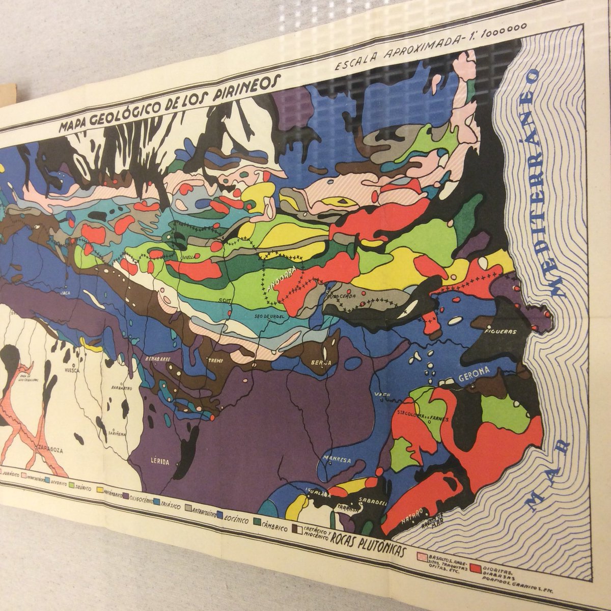 illustraciencia's tweet photo. Si estáis cerca de #Burgos os recomendanos la expo "Hispaniae Geologica" que se puede visitar en el  @CENIEH #ilustracion #mapas https://t.co/nVJwhjIqkw