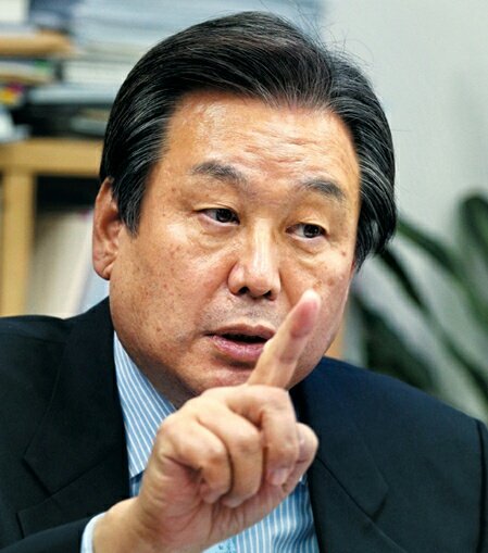 냉정한정치계...주역들의배신러시...1