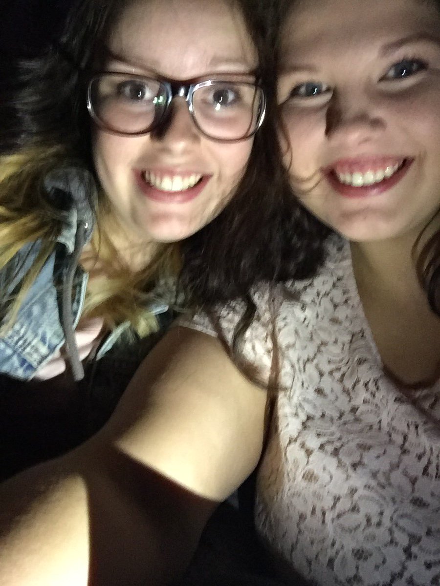 budgell30's tweet image. So excited to be here at the marianas trench concert with @TaylorIvanyx @mtrench #ShoutOutToItaly #marianastrench 🙀😬😁