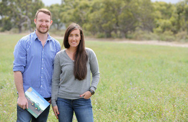 RegionalAus's tweet image. #RegionalOnlineHeroes finalist @GeorgeFarmerAU from #Penola #SA helps to teach kids about #ag.  Find out more ow.ly/9HS0306vfJl