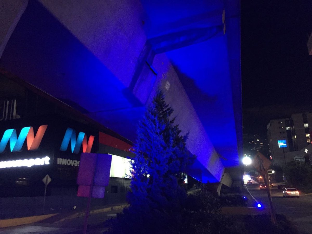 MrSecondo7u7r's tweet photo. Ya vieron al parecer van a iluminar el puente pasando el Carls Jr. sobre blvrd. Interlomas!

@Huitzquillocan https://t.co/GPHAO1qnvz