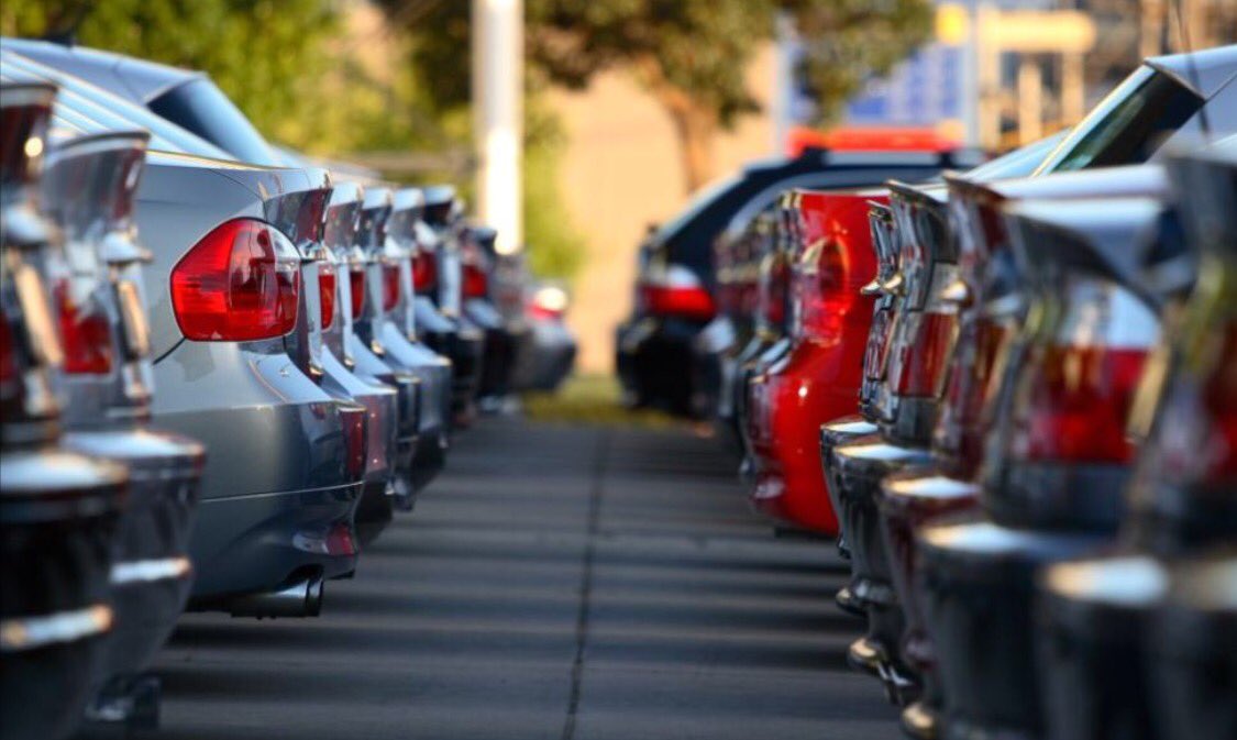 LadderChat's tweet photo. Auto dealerships can still ensure top service for waiting customers. Let us automatically notify them when it's their turn for service! 😊👌🏼 https://t.co/rWxKWSiclZ