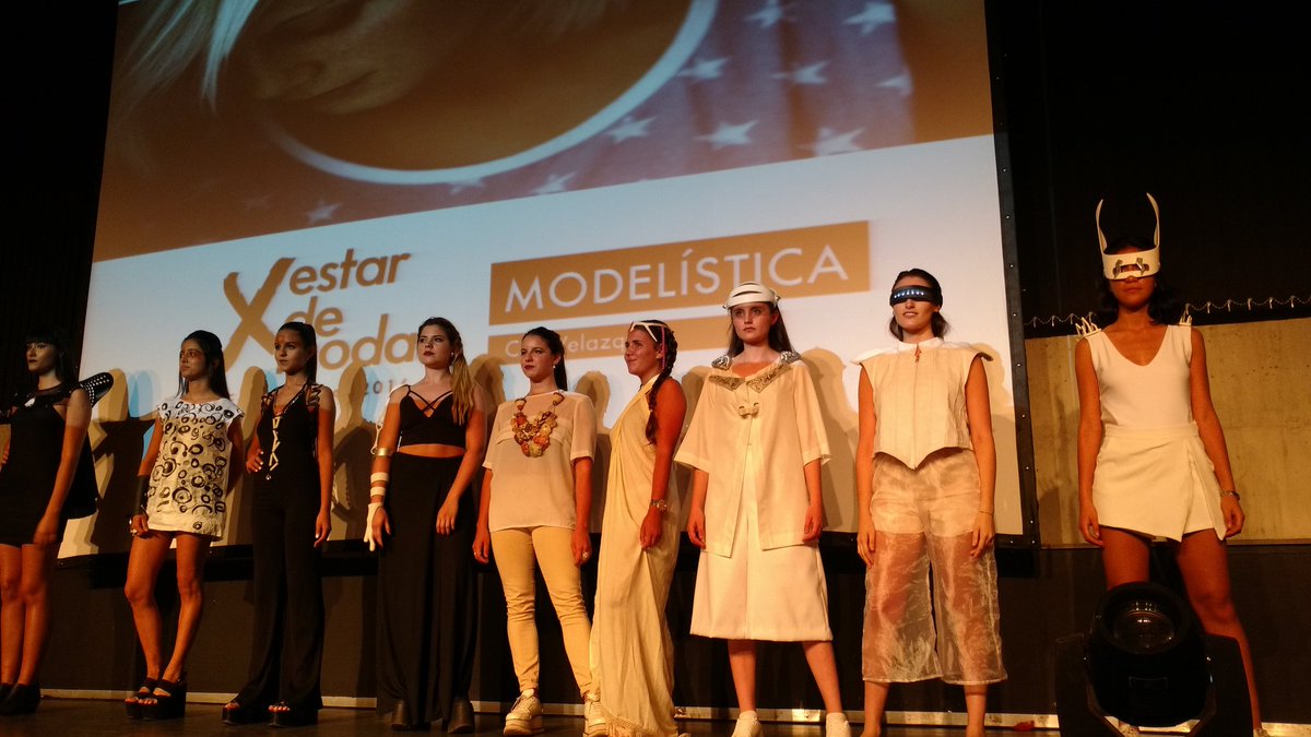 mundodealfonsa's tweet photo. #estardemoda2016 celebrando los diez años de Indumentaria en @LaSiglo21 grosa amiga @MelBacaloni https://t.co/tKMhp8DAUc