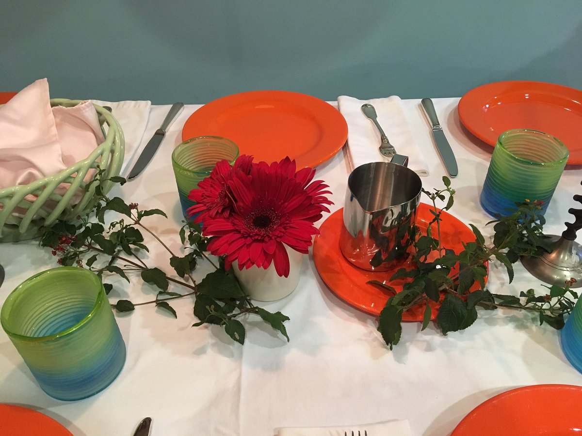 fbiflowers's tweet photo. Another Thanksgiving table display. Share yours with us! https://t.co/c6fd4HZoGz