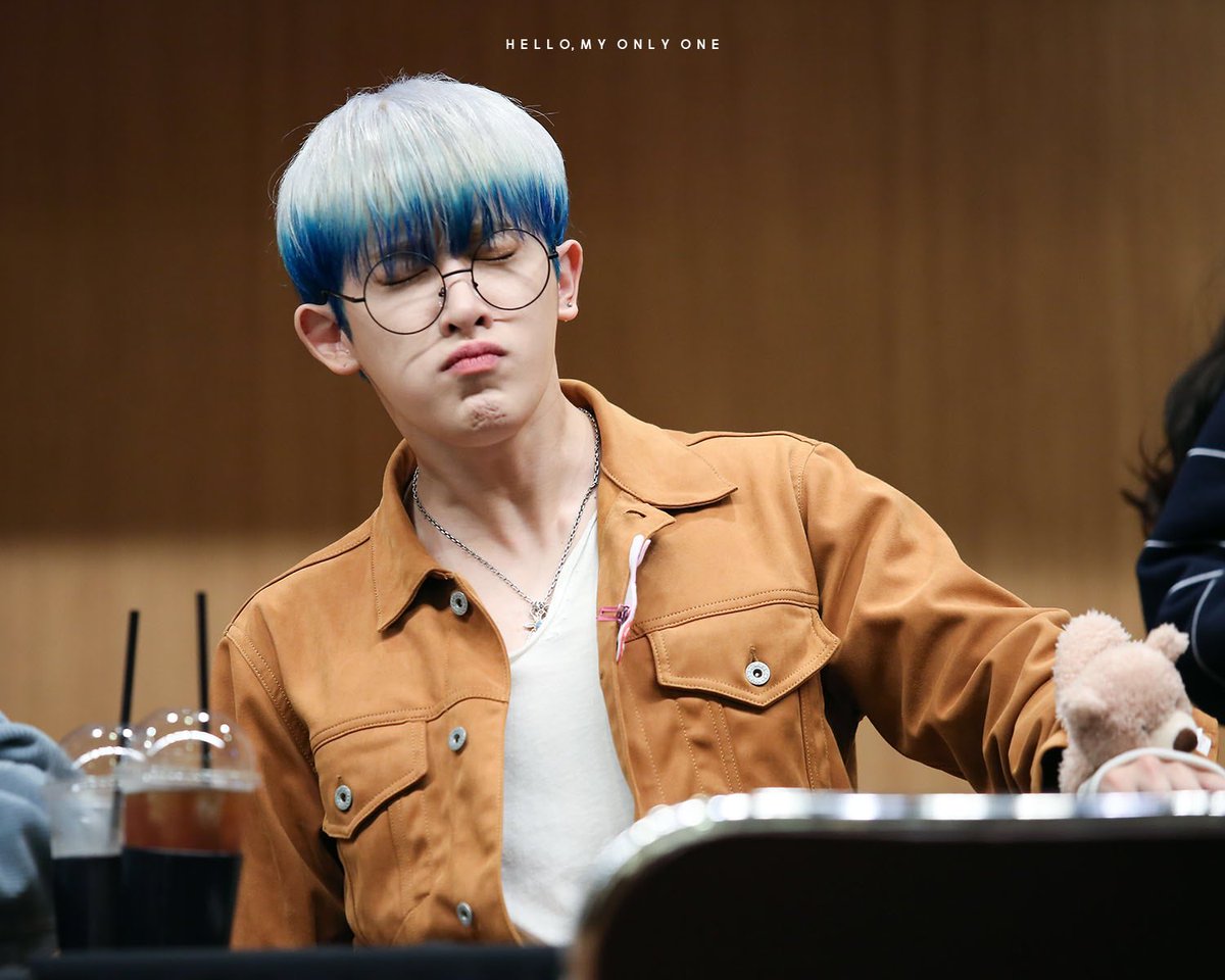 wonho_save's tweet photo. 안경 요정이 나타나셔따 ,, 다들 길을 비켜주세요 ㅠㅠㅠㅠㅠㅠㅠㅠㅠㅠㅠㅠ https://t.co/Ep4JED1VCd