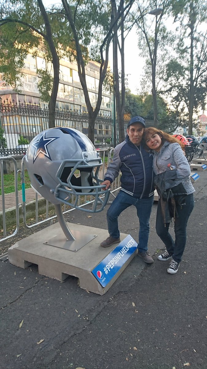 karrybracho's tweet photo. #SuperFanNFL <3 https://t.co/xU7mH9E2My