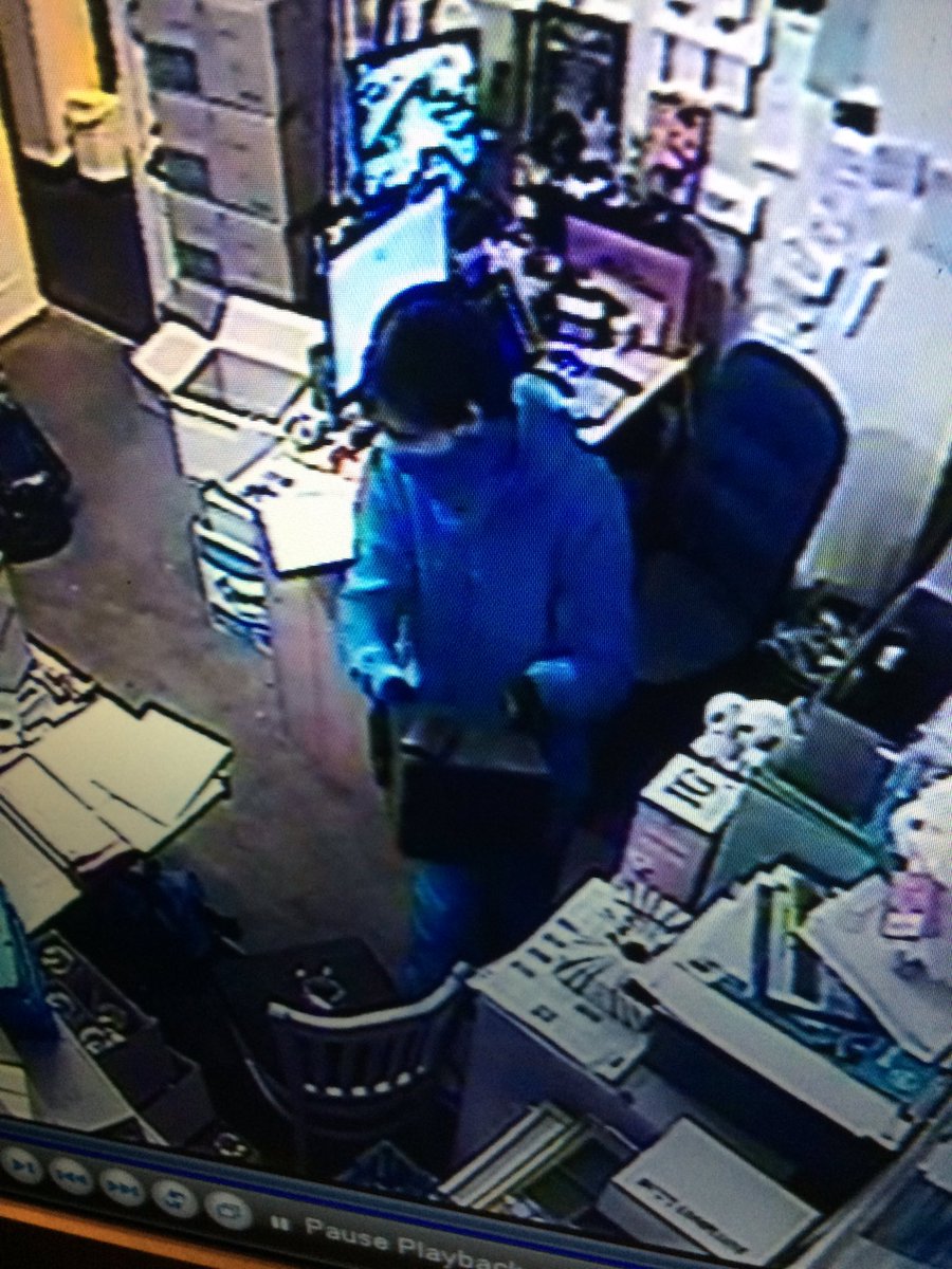 3tunspub's tweet photo. This person broke into the pub and assaulted the manager while we were still open if you recognise him please inform the police RT https://t.co/cuPCKiS2mb