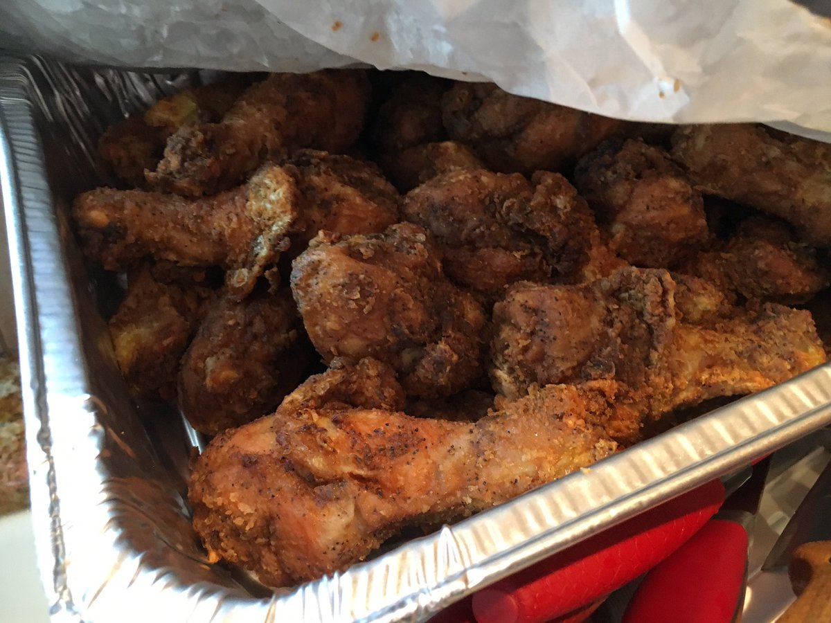 StanleyRoberts's tweet photo. #WhatChaEating
Fried Chicken
Burnt Cinnamon Apple Pie
Mac and Cheese
Dungeonses Crab ๐ฆ https://t.co/NCBN0RWVlR