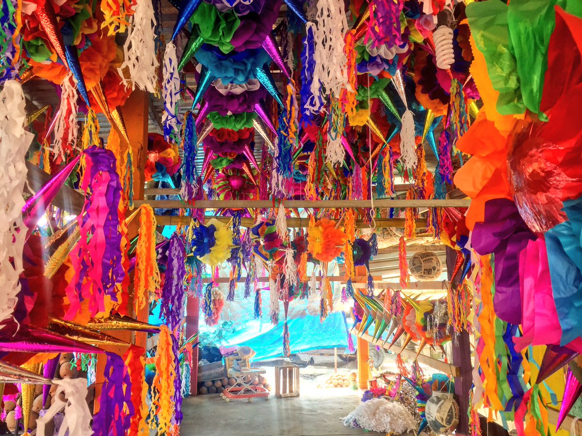 leo_alvam's tweet photo. En #Morelos ya se siente la Navidad porque @MorelosEs #tradicion y #cultura | 🎯Elaboración de piñatas en Alpuyeca para @HolaMorelos 😎🎥 https://t.co/tVyMmNY6Gz