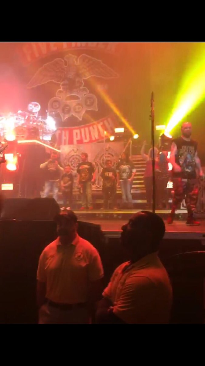 Saharabennetttt's tweet photo. On stage at the five finger death punch concert https://t.co/ZEiqJYDFsi