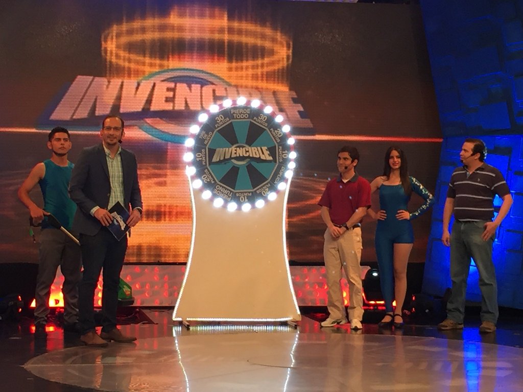 Estamos jugando a la #Ruleta este juego no suma puntos pero el ganador se lleva un espectacular premio #Invencible ¿Te estás divirtiendo?