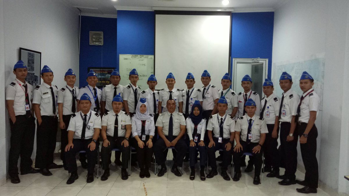 merpatitrainin1's tweet photo. Thankyou for knowledge Mr. Syamsul Azhar
#merpatitrainingcenter #foo #mtcjogja #pilot #mps #airlinestaff #pramugara #pramugari #groupmtc https://t.co/uBCfNByIpN