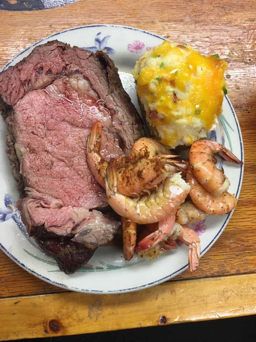 steve_brookbank's tweet image. Thanksgiving dinner For DCFD Engine 4, Special Ops BFC, Safety Officer, Ambulance 4 and Mobile Air Unit 1. #dcfire #dcfems