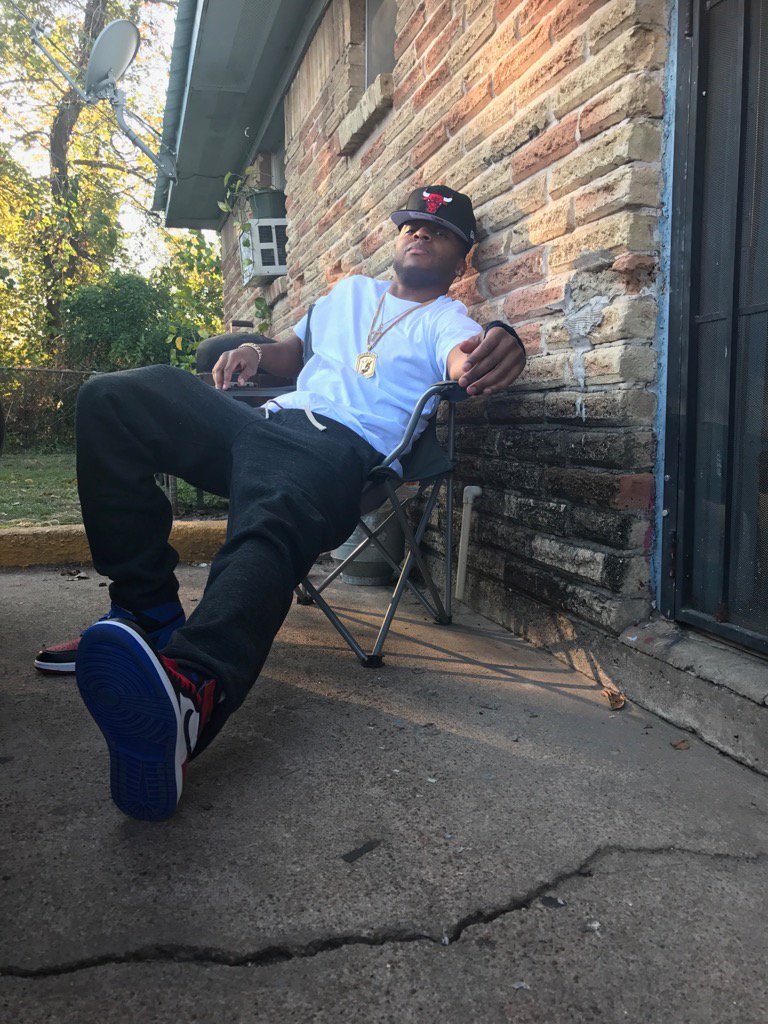 Dream_Team_KEEM's tweet photo. Y'all live here I work here im just doing my job #YoungOG #RIPJWhite https://t.co/wb1HNLQVOu
