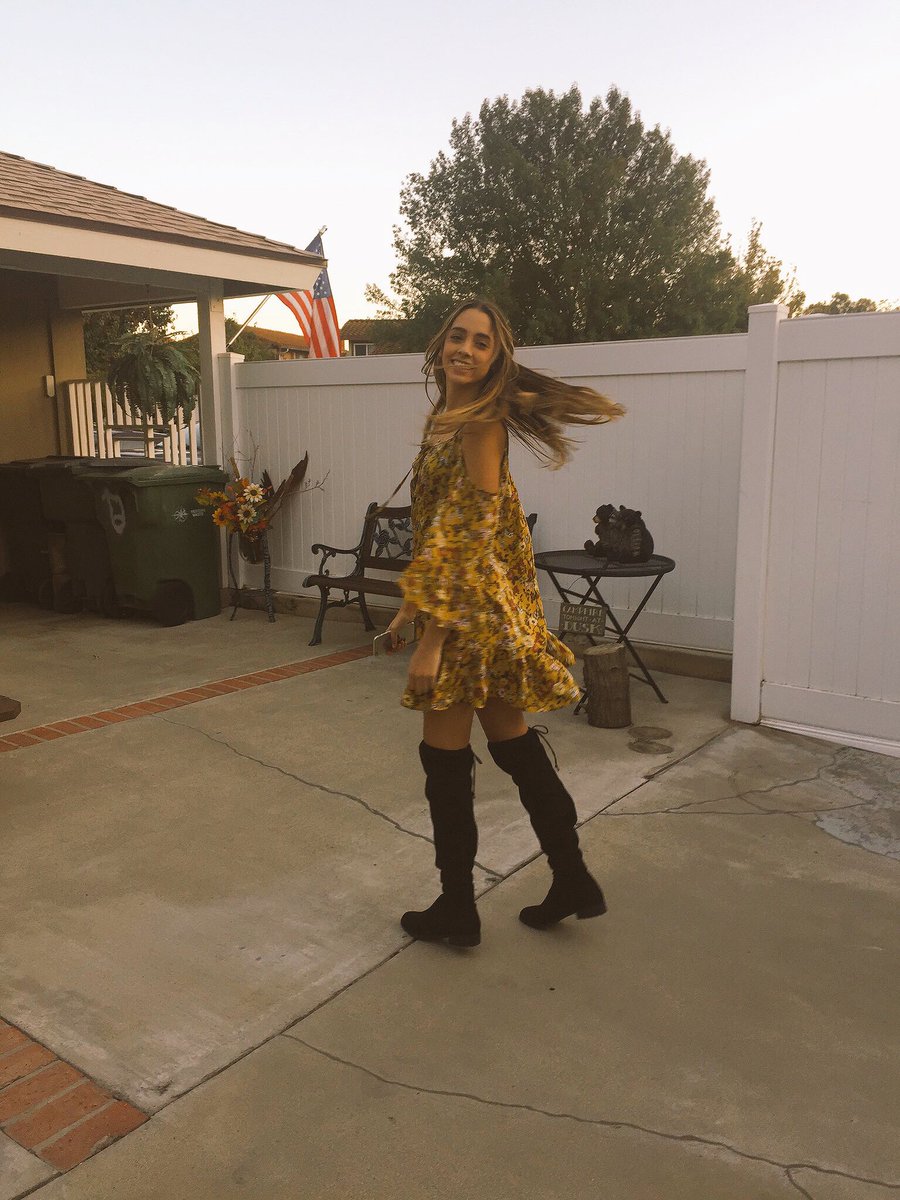 Serena_Gramm's tweet photo. "mom take pictures of me while I twirl around in my dress" https://t.co/PHTzsVGrZL