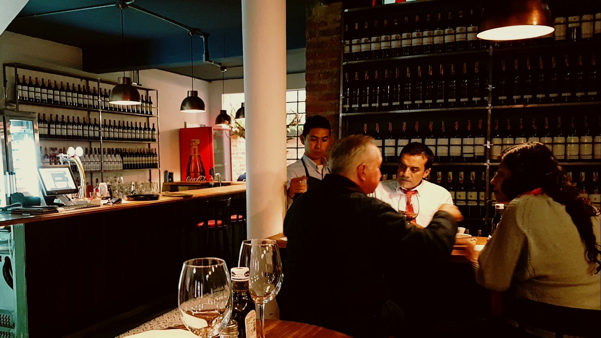 delarosauno's tweet photo. Bien, Tarditti, su Tapería —de la Plaza, por supuesto— es una exquisita extensión de la @Trattoriadlp @Tutina_deSantos @sahowardt #Bogota https://t.co/2gxiPPmkxN
