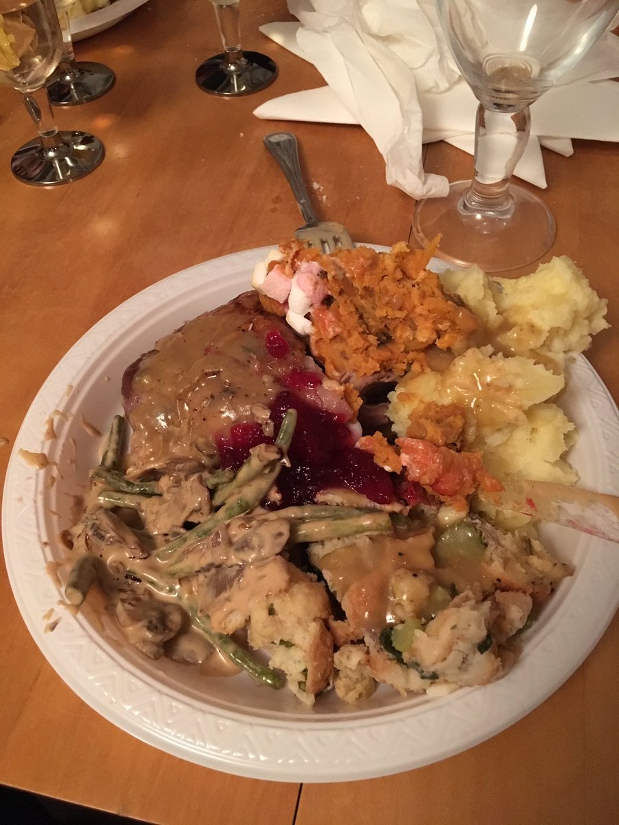 Chiahan's tweet photo. Proper thanksgiving meal 😋 https://t.co/VvTt1ig950
