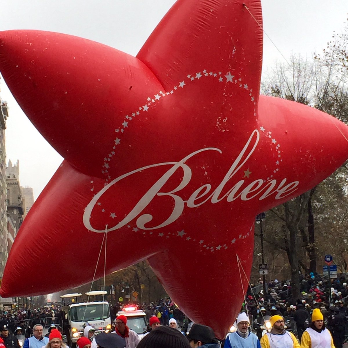 suehatje's tweet photo. The magic of the holidays. Happy #Thanksgiving #MacysParade #ColumbusCircle #DINO2NYC #sinclair100 #MOView https://t.co/eHEbxhNUJv