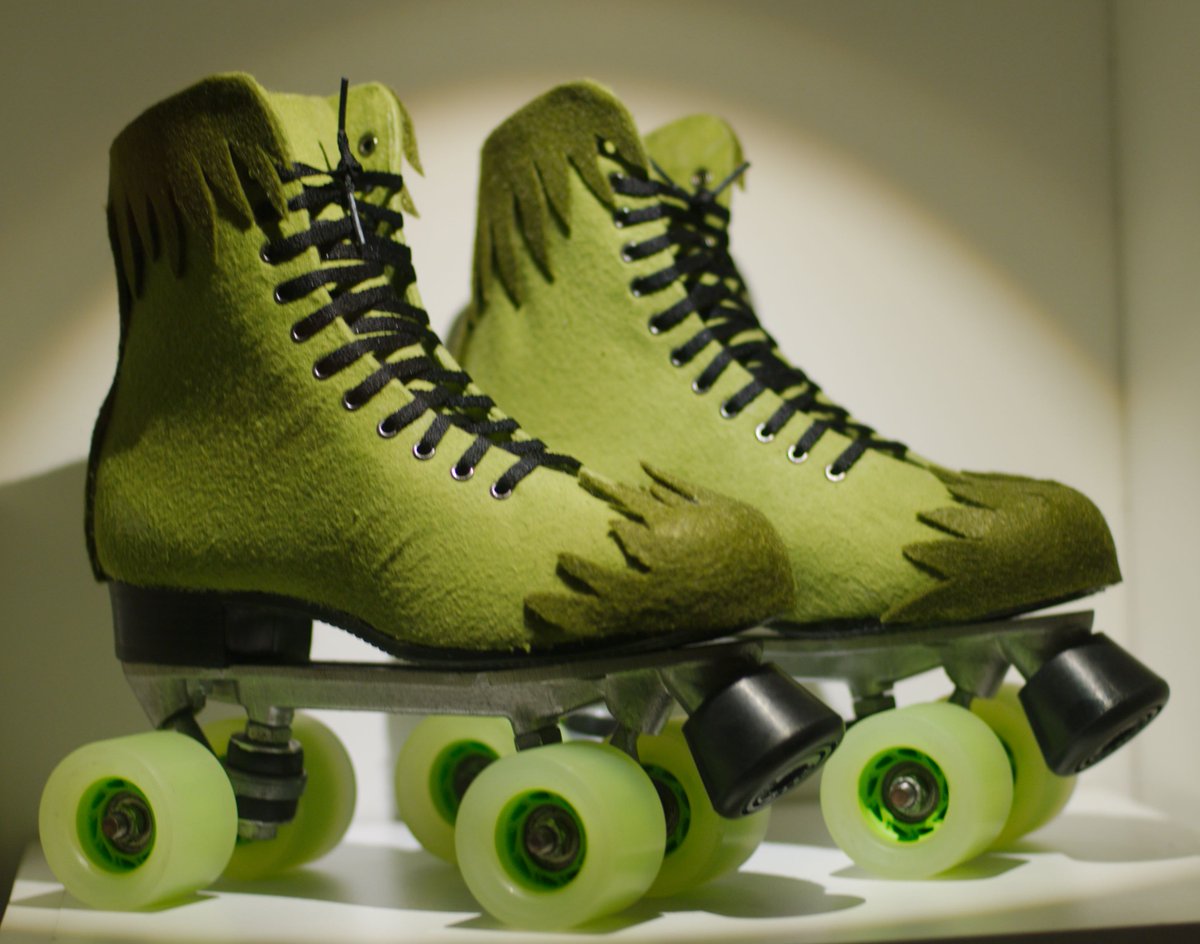 NerdSkates's tweet photo. The Grinch likes to skate too at #ChristmasInInglewood with #nerdskates #quadskates #rollerskates #artskates #shoplocal #shopderby https://t.co/1kvASlmcW3