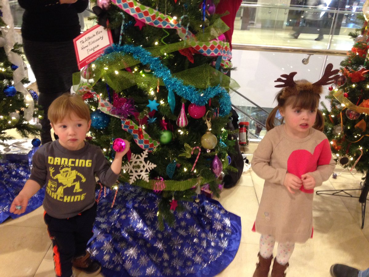 caitlindeboer's tweet photo. #corechristmas tree decorating https://t.co/EzSuB7Is95