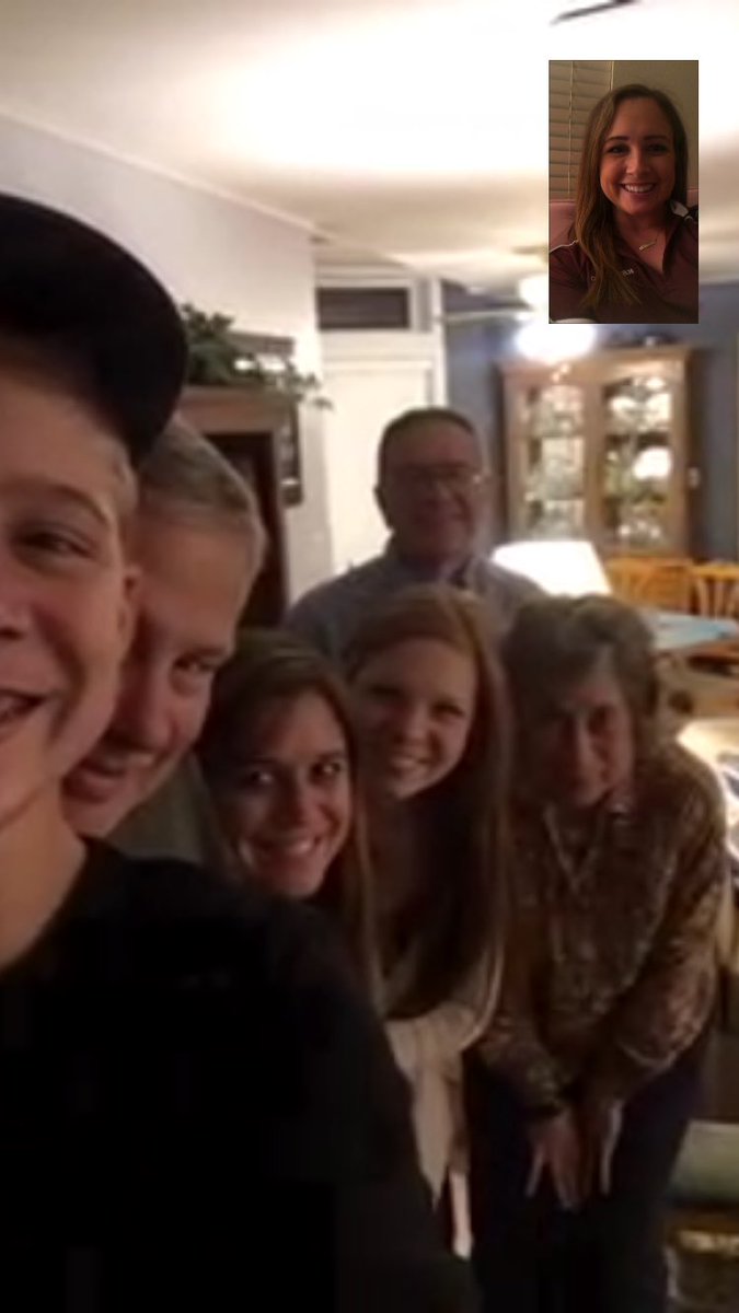 ABC13CourtneyC's tweet photo. Low quality pic, high quality fam! I can't wait to see them tomorrow! #facetimeforthewin #thankful ❤️😘 https://t.co/2U8GtfcPBG