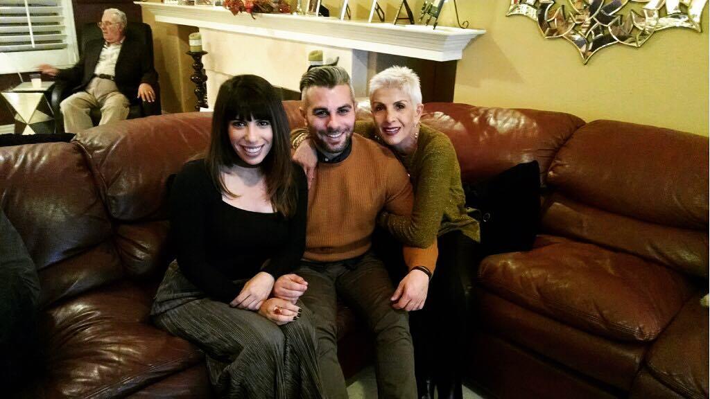 ArmanSXS's tweet photo. Thanksgiving with sister and mom #thanksgiving #family https://t.co/hdLkwzL3qs https://t.co/4MVdYNPpP0