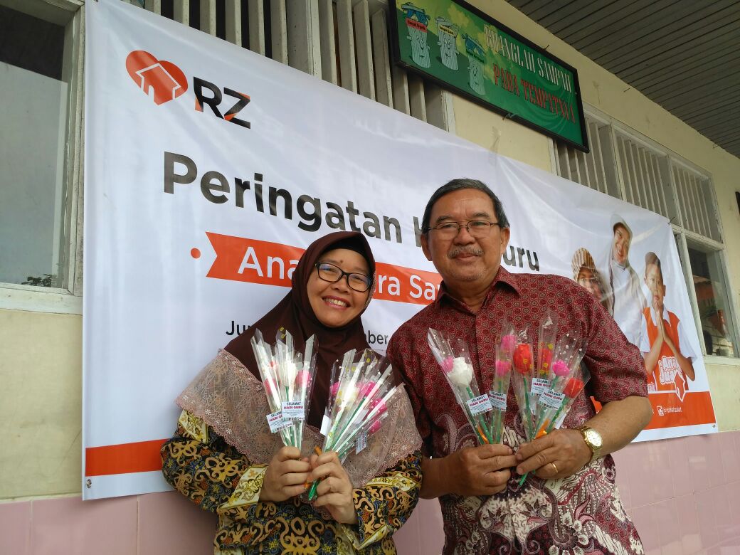 Hazoel's tweet photo. @RZ_Samarinda mengucapkan #SELAMATHARIGURU , "You Open My Eyes n Open Thr Door for Everything that I Never Know Before" https://t.co/dfUfjIx7vA