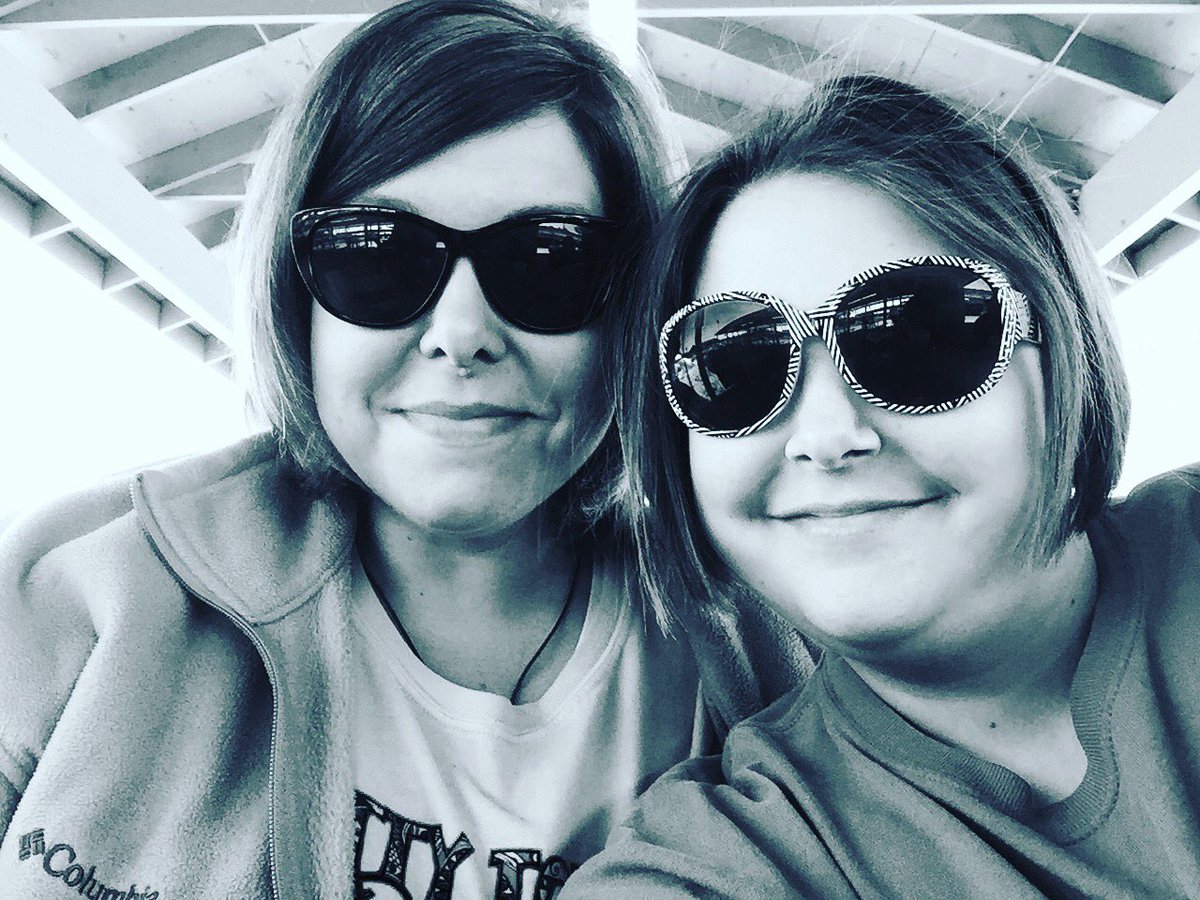 ChelseaAustin19's tweet image. Happy thanksgiving from the AUSTIN SISTERS 🦃🍂🐿🌲🍁