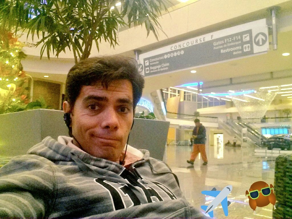 jotape_s's tweet photo. A esperar con la mejor cara...#gate12 #happythanksgiving 😕😩 https://t.co/AMheMFsaLx