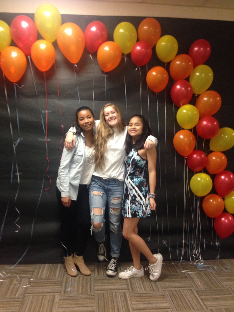 sophiafenimore's tweet photo. So thankful to have so many amazing people to call my friends💗💗 https://t.co/sfwE0VD93n