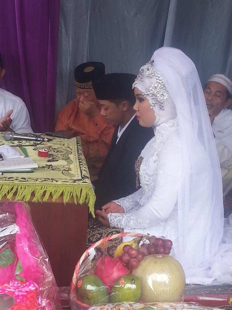 ErrorKidzSystem's tweet image. Keluarga besar ERROR KIDZ SYSTEM Mengucapkan Happy wedding Ivan dan ayu . 😊 semoga langgeng yah