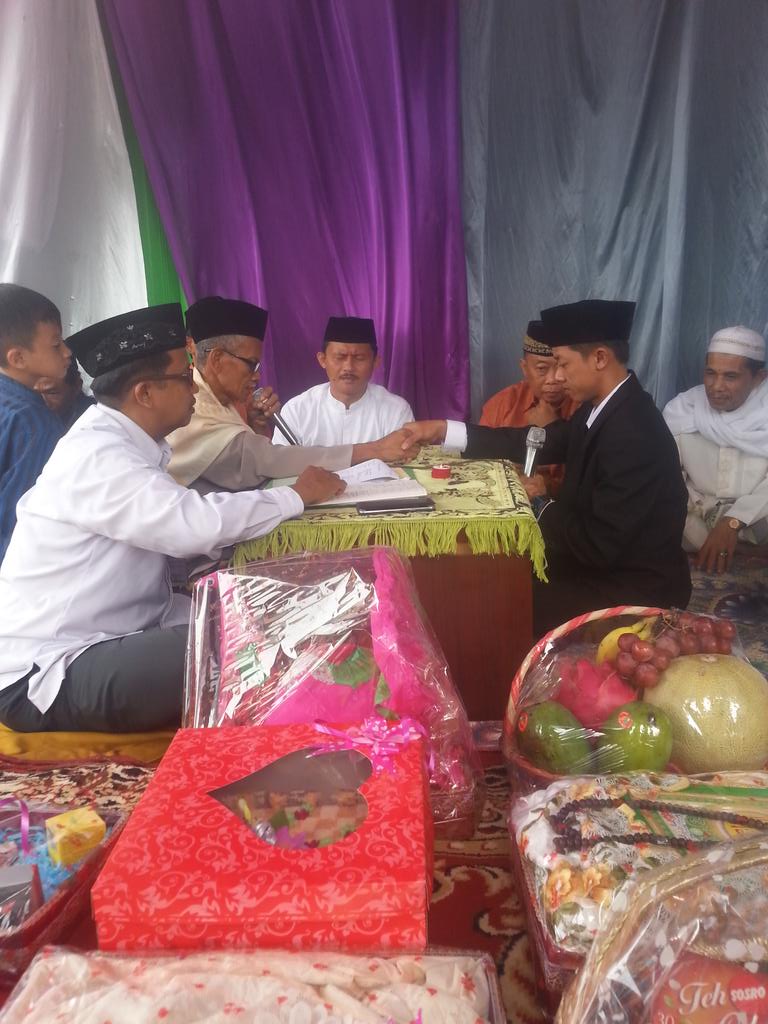 ErrorKidzSystem's tweet image. Keluarga besar ERROR KIDZ SYSTEM Mengucapkan Happy wedding Ivan dan ayu . 😊 semoga langgeng yah