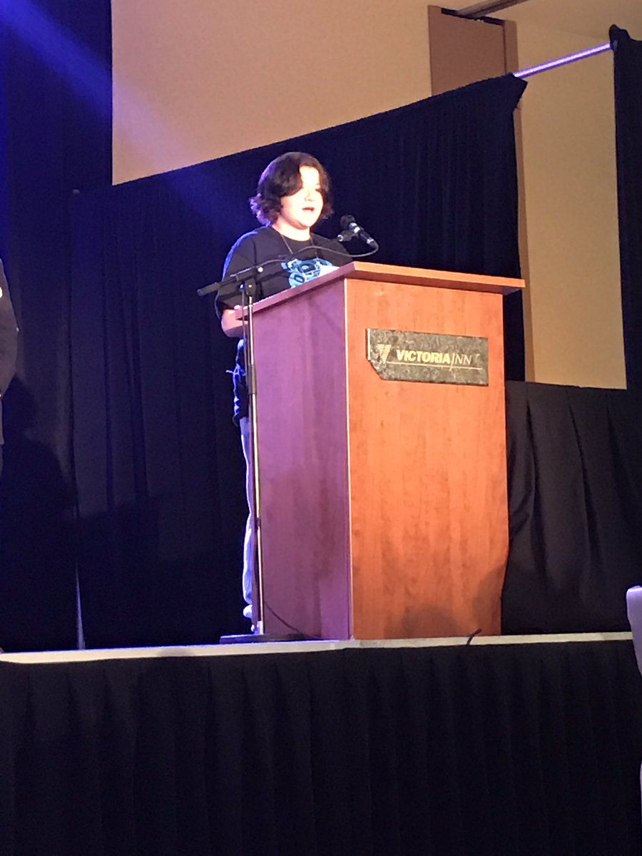 MAYA_Awards's tweet photo. Artistic Visual Award recipient, Kennedy Wilkinson of the Metis Nation, accepts her award! https://t.co/kyWX3Z49dE
