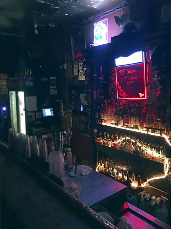 Silver Moon Saloon tweet media