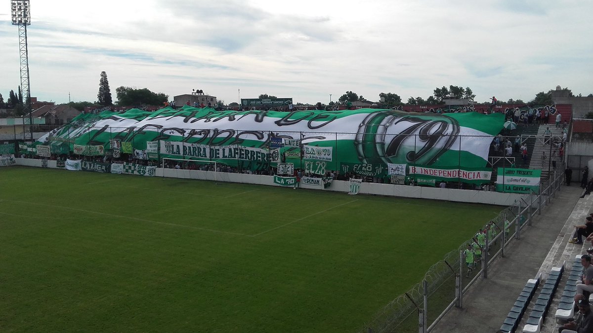 FotosdelVerde's tweet photo. "a sumar de a tres !!!" mañana desde las 16:30 hs #FutbolVerde #DeportivoLaferrere vs #JJUrquiza x FM 95.7 MHz y https://t.co/whdZ8SkoiS https://t.co/kXFNTRJA86