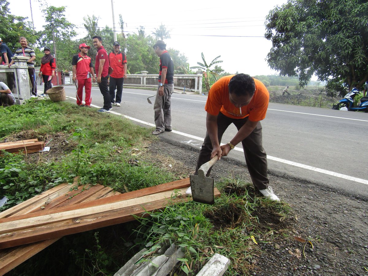 kelwiduriSKPD's tweet photo. @kecpemalang1 Kerja bakti perangkat Widuri di jl. Yos Sudarso.. Sayang dari Danasari tidak nampak.. https://t.co/O75t1ifigZ