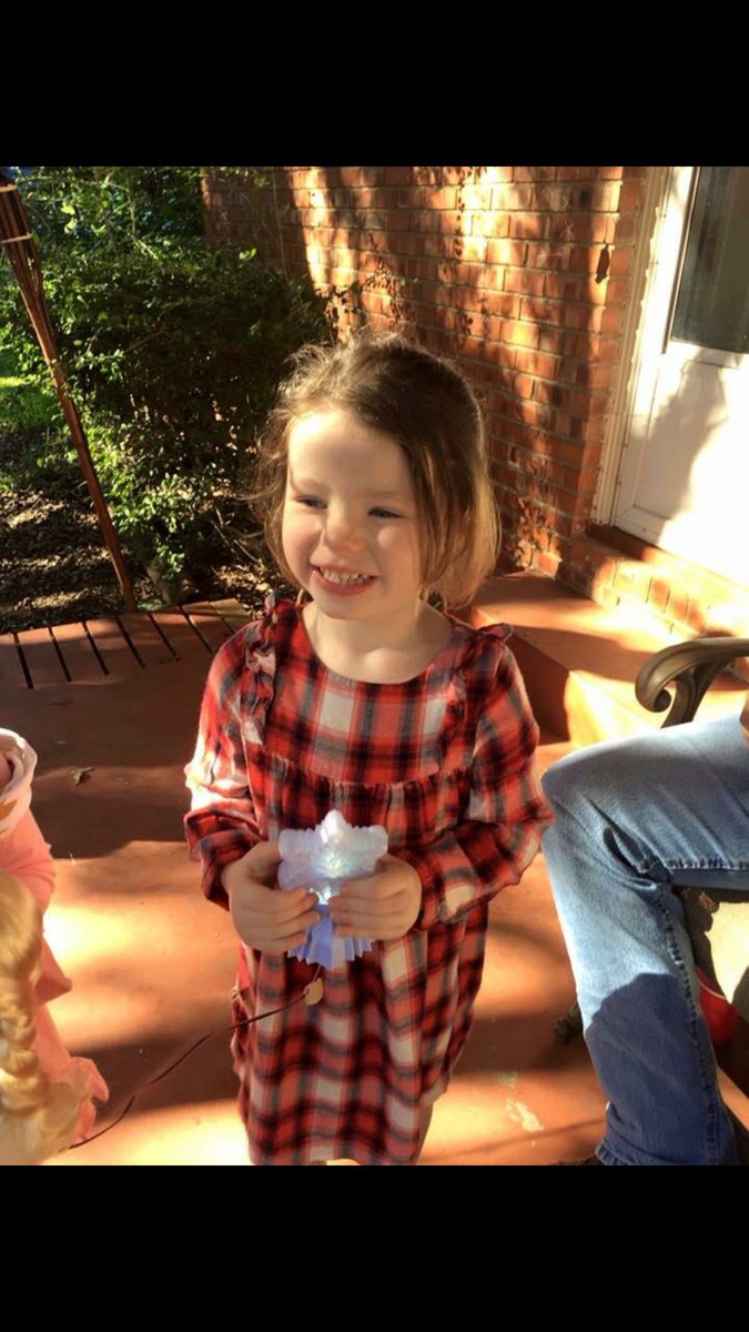 Bailey_Marie44's tweet photo. My brothers 2 little girls today❤️Too bad a selfish manipulative lying family keeps them apart.We'll fix this Bubba, PROMISE💙🏍 #FlyHighJesse https://t.co/QSApGuKUTL
