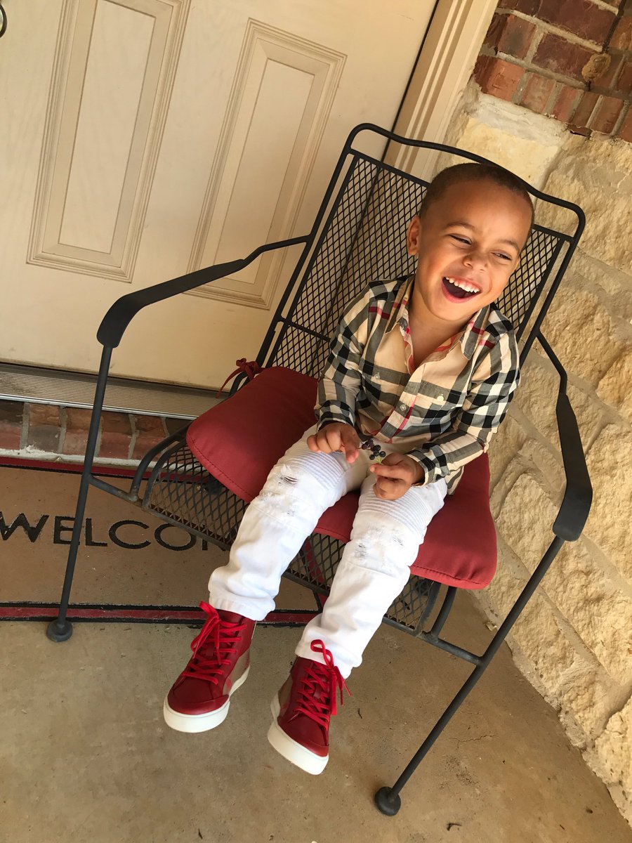 DreauxD's tweet photo. Not ya average lil nigga cause he my lil nigga #burberryperry https://t.co/gjCeSh04go